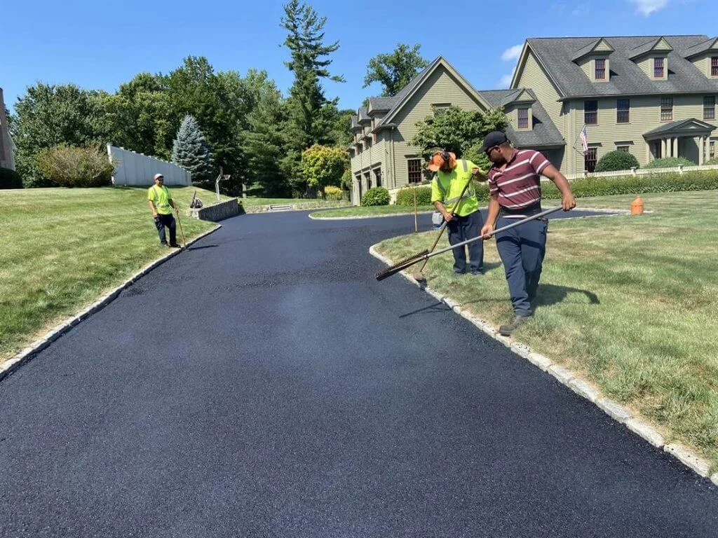 Top Reasons to Upgrade with an Asphalt Driveway Near Me for Commercial Properties